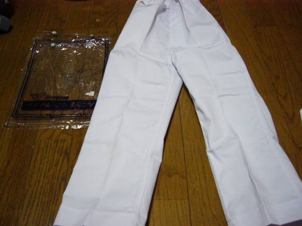 昭和レトロ　小學(xué)?！〗o食の時(shí)間　體育の授業(yè)?　男の子のトレーニングパンツ　120cm　白　給食の叔母さん風(fēng)　シロハト商品.　未使用