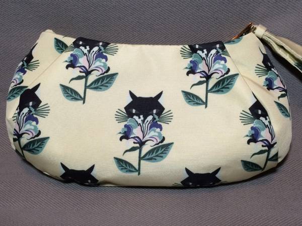 新品 ミュウミュウ ネコ ポーチ miumiu クラッチ 貓 マドラス バッグ c