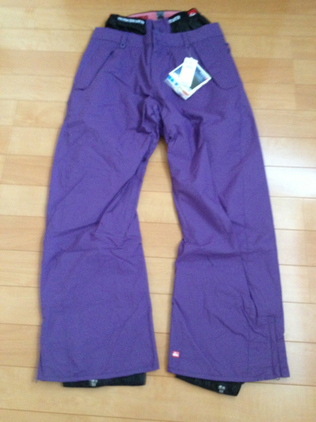 定番のお歳暮 ☆クイックシルバー☆新品☆S☆ムラサキ☆ロゴ入りパンツ☆M01 Mサイズ