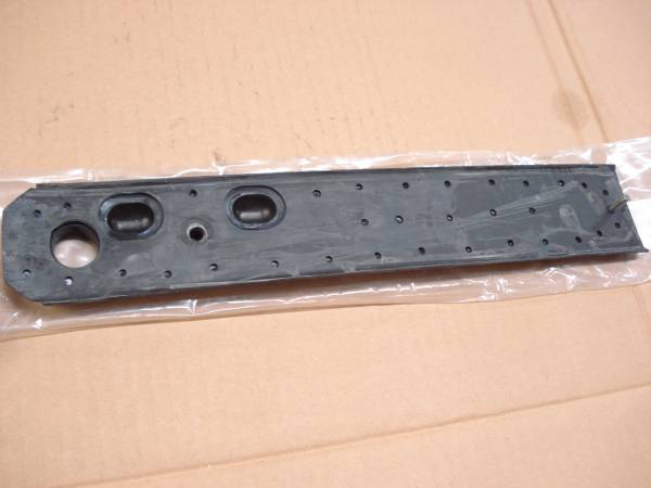 ポルシェ 911 930 リアバンパーモール 左側(cè)　新品