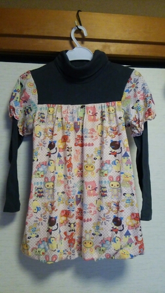 美品★アニマル柄 重ね著風(fēng) グレーハイネック 裾バル－ン 130