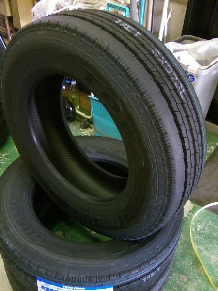 ★225/85R16 121/119N　★トラック?バス専用 縦溝　★トーヨー DELVEX M135　★BS/R205同等品　★新品1本から激安