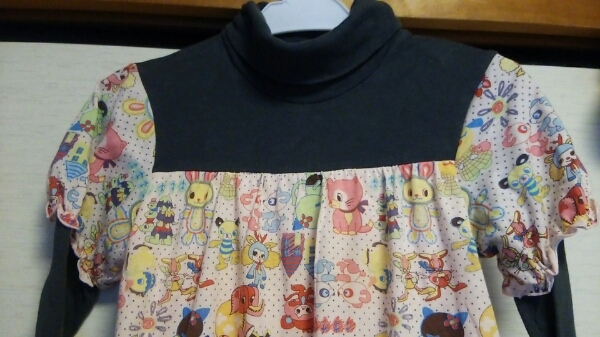 美品★アニマル柄 重ね著風(fēng) グレーハイネック 裾バル－ン 130