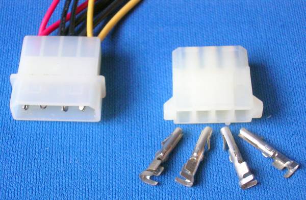 ＜＝＞5V/12VDC電源コネクタ（メス）キット