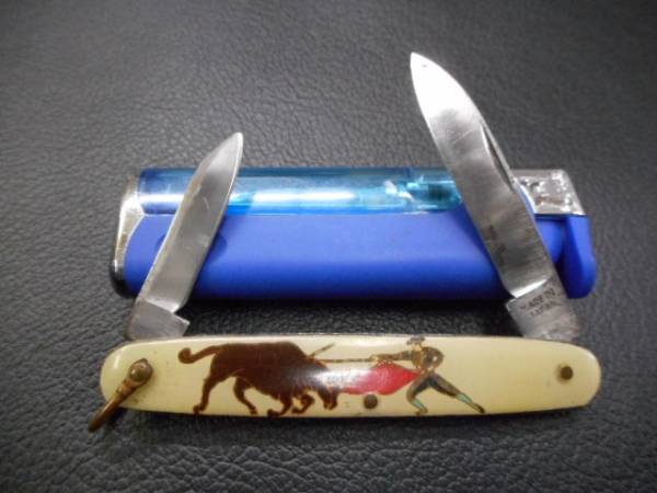 ナイフ　 古く小さい折り畳みナイフ　２枚刃　闘牛