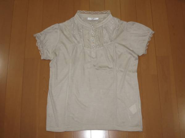 iiMK ( I I.M ke-). beige. short sleeves cut and sewn 38(9 number M)