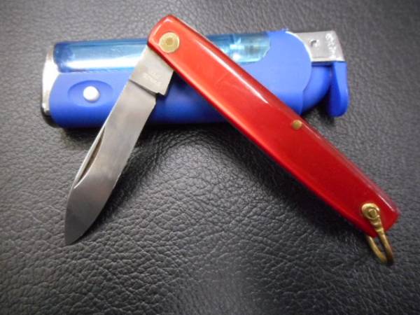 ナイフ　 古い小さい折り畳みナイフ　透き通る美しい赤色ハンド