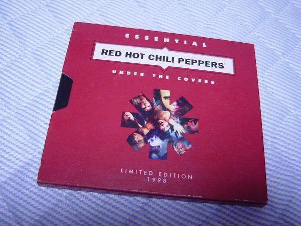 RED HOT CHILI PEPPERS 「UNDER THE COVERS」_画像1