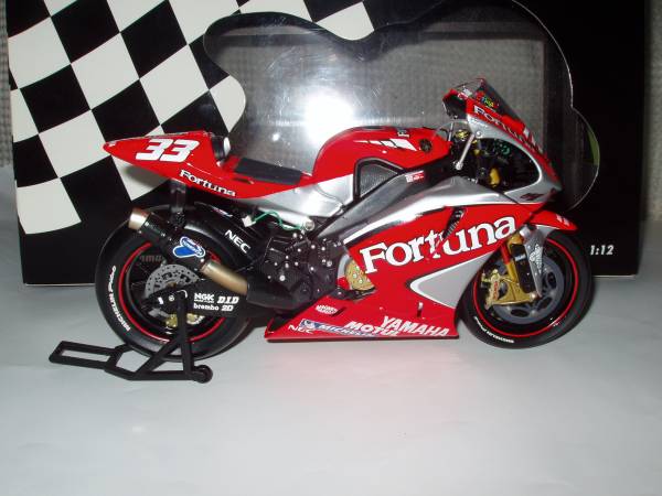 即決 PMA 1/12 フォルチューナ ゴロワーズ テック3 ヤマハ YZR 即決 PMA 1/12 フォルチューナ ゴロワーズ テック3 ヤマハ YZR