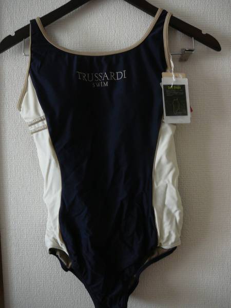 TRUSSARDI　トラサルディ　スイムスーツ水着13Lサイズ紺ワンピースタイプ