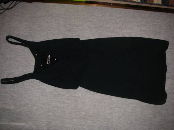 EMPORIO ARMANI　エンポリオアルマーニ　ビジューワンピースドレス　刺繍　サイズ36黒_フロントスタイル