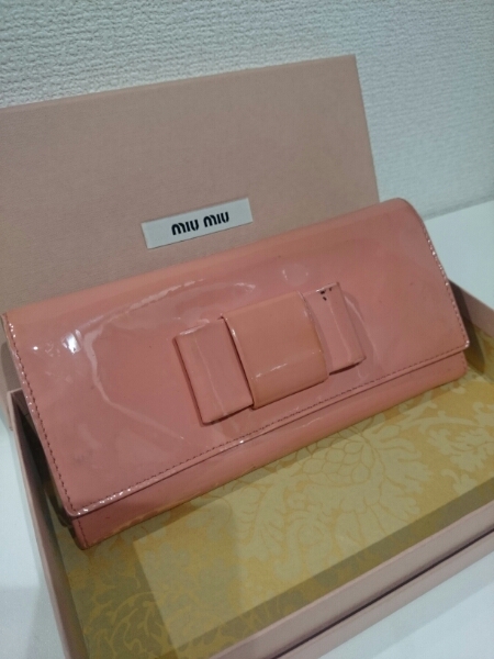 正規品 miumiu エナメル ピンク パテント レザー リボン 長財布 正規品 miumiu エナメル ピンク パテント レザー リボン 長財布