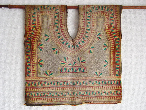 インドネシア★19世紀(jì) スマトラ島の総刺繍ベスト アンティーク