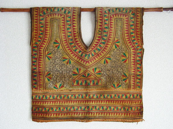 インドネシア★19世紀(jì) スマトラ島の総刺繍ベスト アンティーク