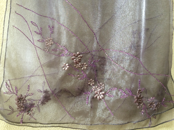 反対側(cè)ビーズ刺繍面