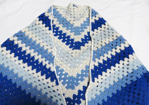 USA70* vi n Tey -ji hand-knitted hipi- triangle stole blue glate7