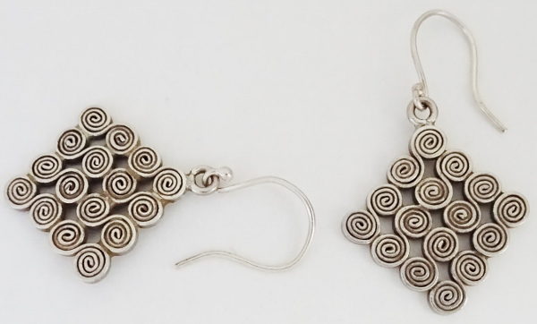 * Curren group silver earrings .* Asia *[15np02]
