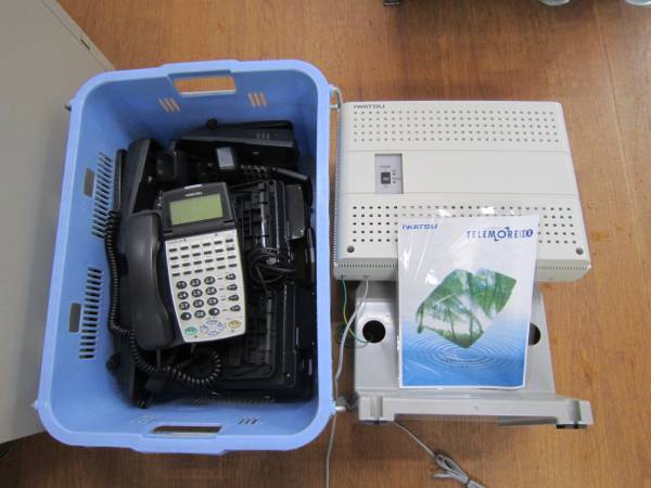 ■岩崎通信機㈱　業務用電話機８台　主装置付　美品　M5011群