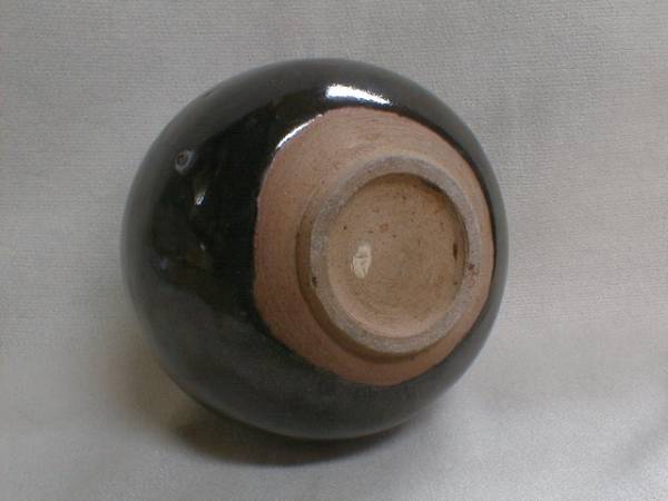 鮮やか白・茶釉　和風花入れ壷　17x14cm　陶器製飾り花瓶置物_画像3