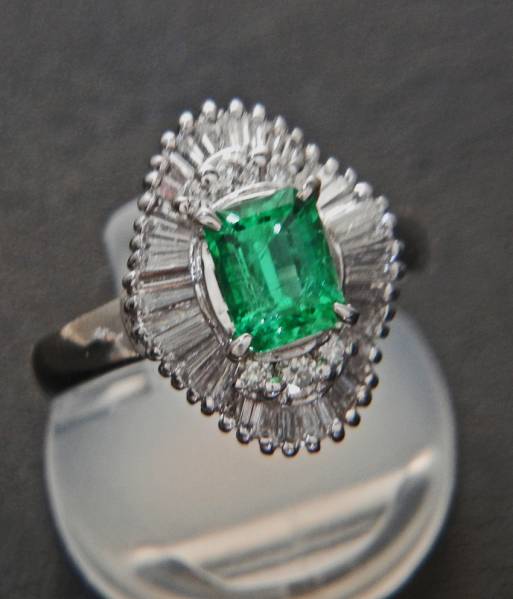  new goods Pt900 platinum emerald 0.77ct diamond 0.58ct ring 