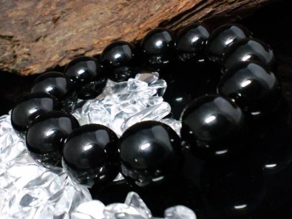 天然オニキス１６ミリ黒瑪瑙