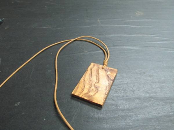 100%正規品 タモ総玉杢拭き漆ペンダント:n 木製
