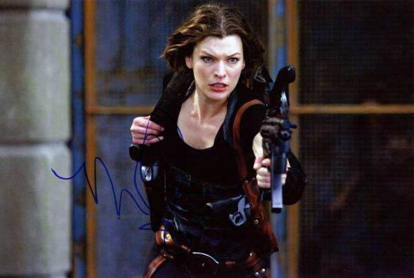 ミラ・ジョヴォヴィッチ Milla Jovovich サイン フォト_画像1