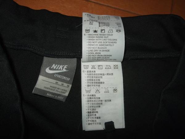 良品きれい即決★NIKEランニング用スカート★サイズM