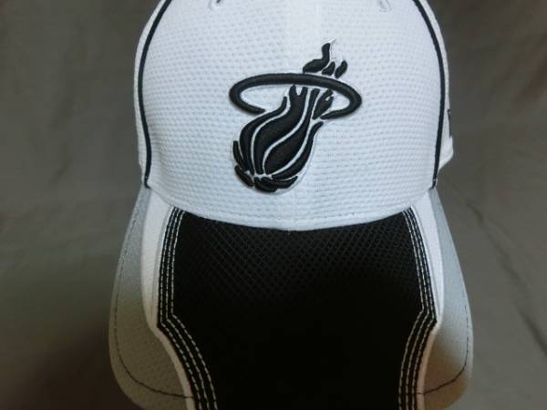 ◆USA購入 ニューエラ【NEWERA】【39THIRTY】 NBAバスケ マイアミヒート【MIAMI HEAT】ロゴ刺繍キャップ 新品未使用品