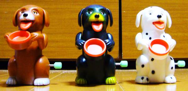 期間限定特価！ビンテージ ゼンマイ歩行 おもちゃ　3匹のお代わりを求める犬達(dá)