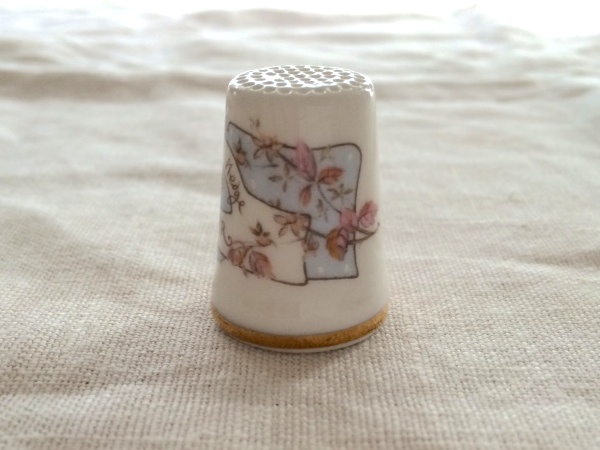  Royal Doulton Blanc b Lee hedge thimble winter 